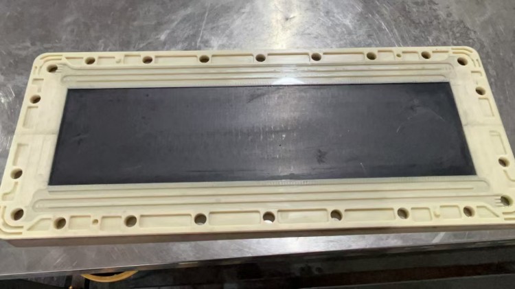 Vanadium stack bipolar plate flow frame