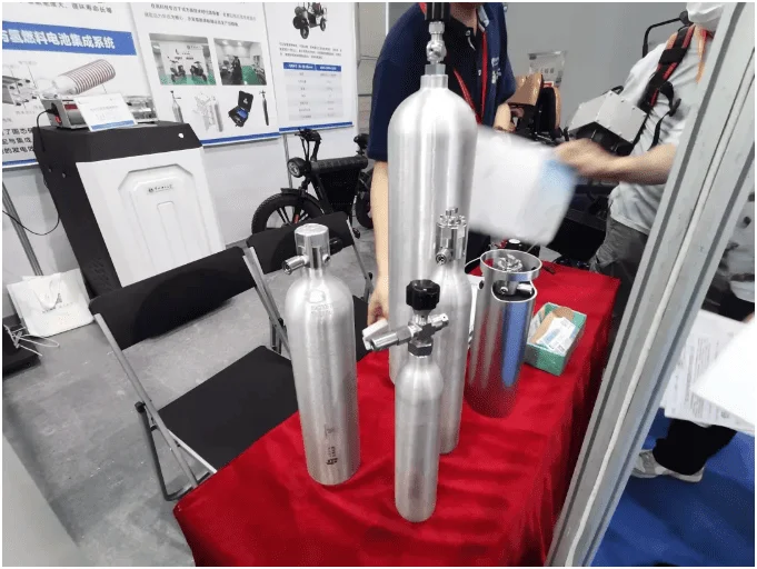 Hydrogen storage tank